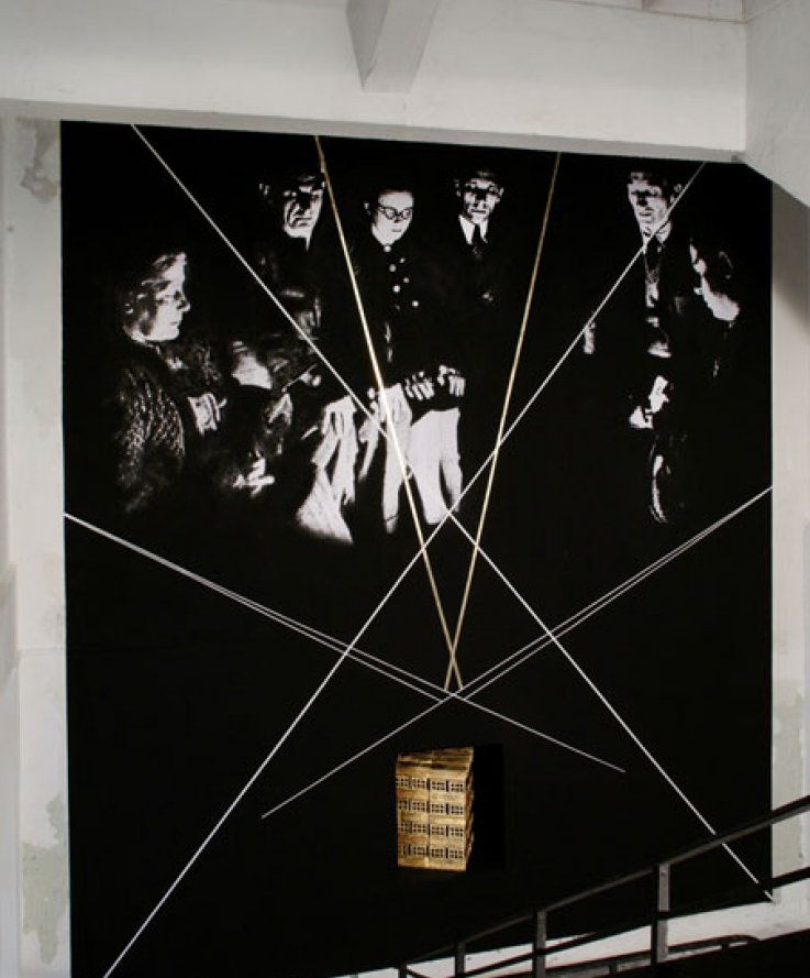 Hypnosis, 2012, <br />
Wall painting, collage, bricks and gold leaves, 450x380 cm